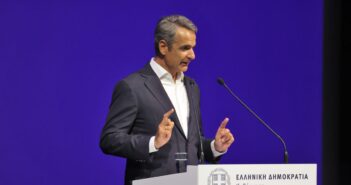ΞΕΡΟΥΜΕ, ΓΙ’ ΑΥΤΟ ΔΕΝ ΠΕΡΙΜΕΝΟΥΜΕ ΤΙΠΟΤΑ…